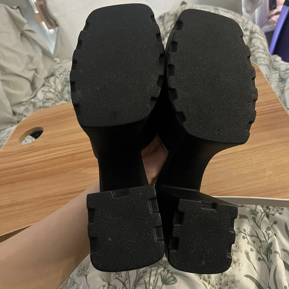 ASOS DESIGN Wide Fit Wesley chunky platform heeled sandals in black